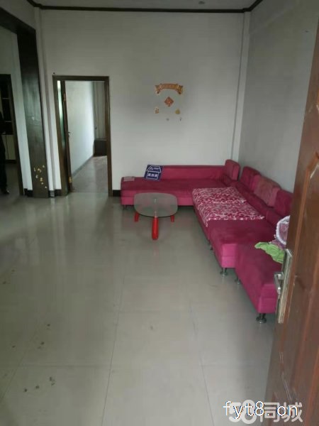 市政府旁边,简装修小三室,有产证,满五年唯一,可以按揭